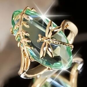 Dragonfly green simulated zircon ring